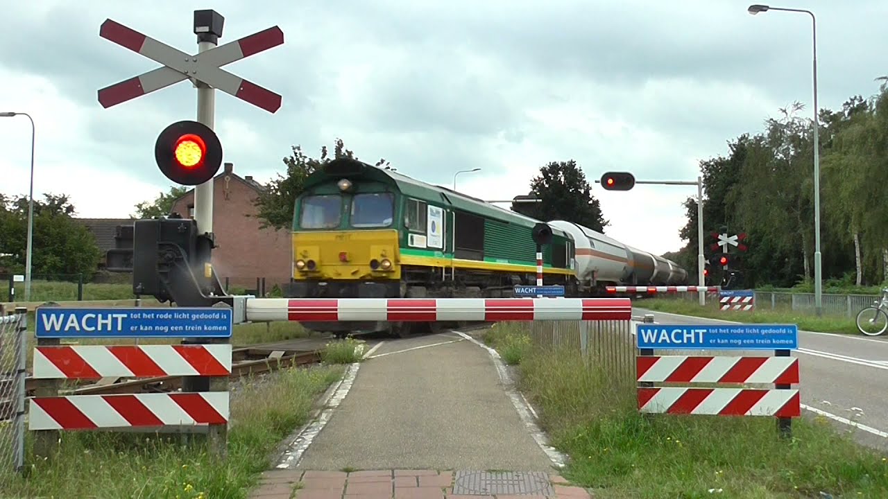 Spoorwegovergang Reuver/ Passage a Niveau/ Railroad-/ Level Crossing/ Bahnübergang