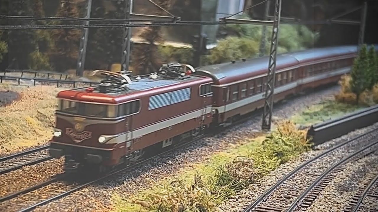 Des grands trains à Coupvray : Le Capitole, premier TGV SNCF. BB 9278 - UIC Roco - REE BB16005…
