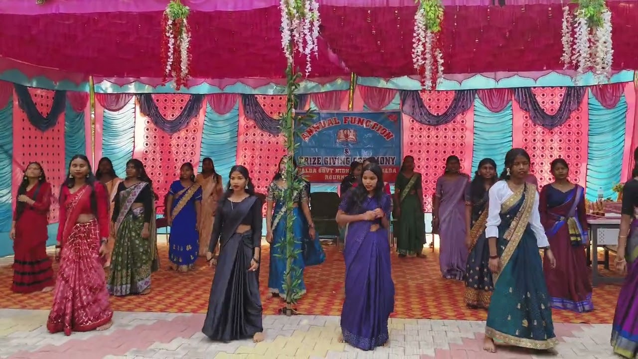 #The girls are dancing to a Sadri and Sambalpuri mix song, #laaj kuli lata mor laje laje hasi dela 😍