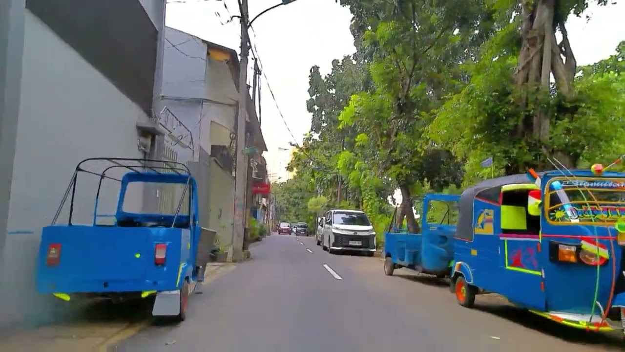 Bersepeda keliling di sore hari 
