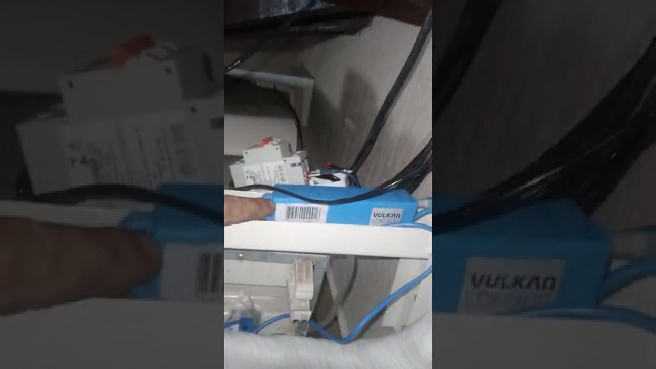 instala&ccedil;&atilde;o Da  Bomba De Drenagem  Ar Split Piso Teto