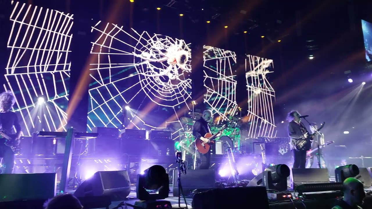 The Cure - Lullaby 4K - Mediolanum Forum, Assago, Milano, Italy, 4 nov 2022