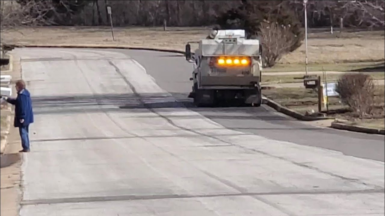 Street sweeper tracking