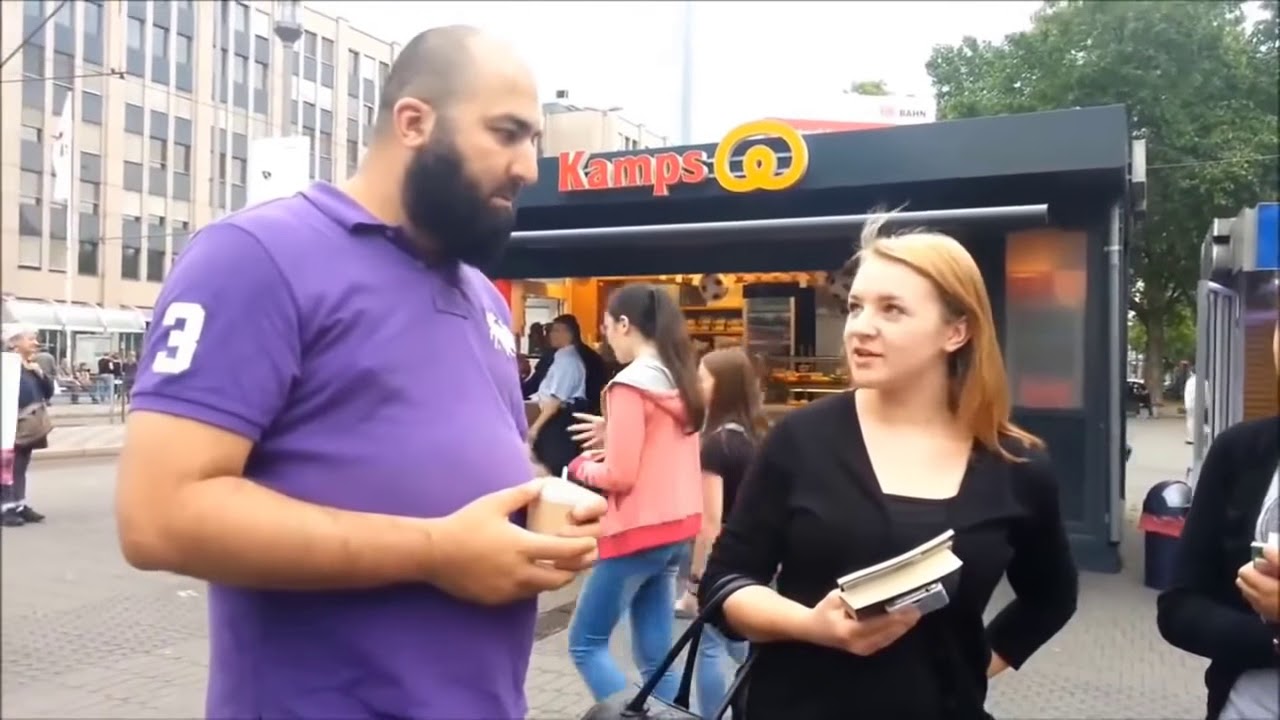 Aik German Ladki Ne Islam Qabool Kar Liya   Europian Female Accept the Islam
