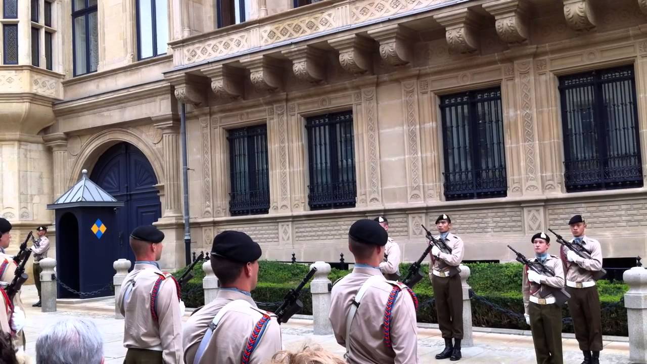 Relève de la garde à Luxembourg Ville