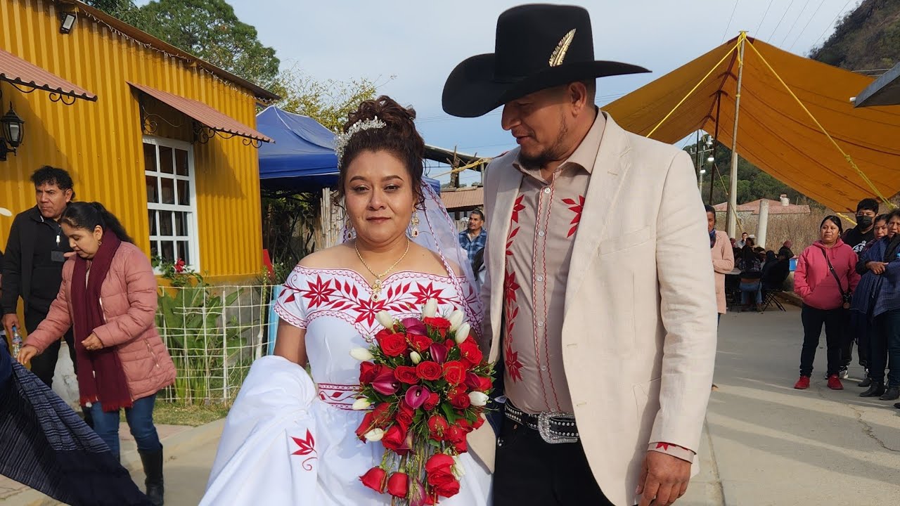 Así se celebra una Boda Tradicional en San Juan Mixtepec/ Bernardina y Eduardo