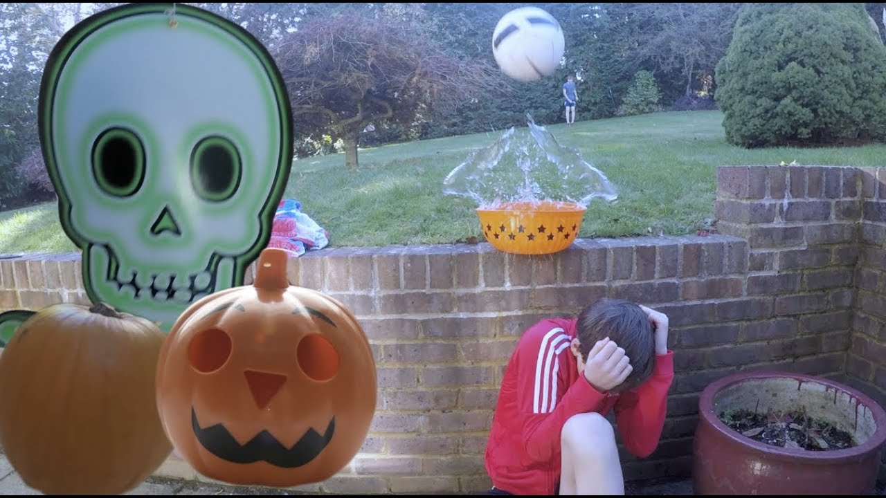 The MOST Scary HALLOWEEN household FOOTBALL Challenge vs MY BRO (with forfeit)