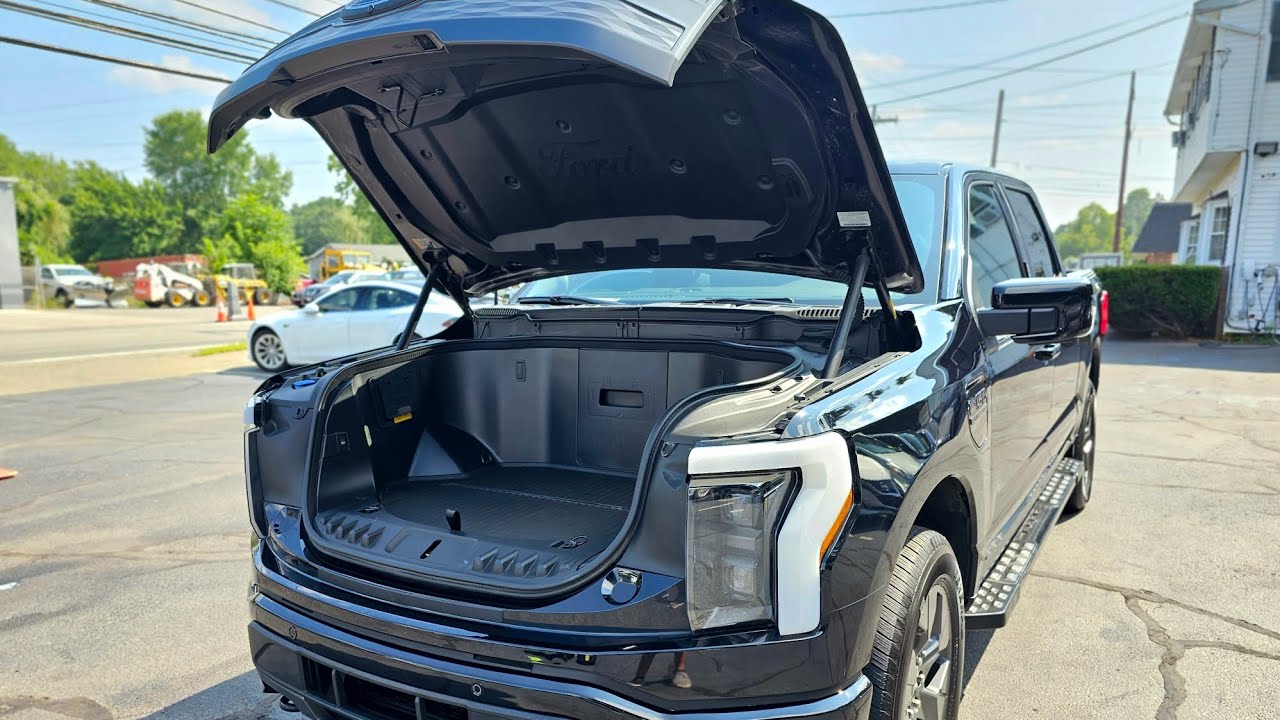 2022 Ford F-150 Lightning Lariat Electric Vehicle with 19,000 miles