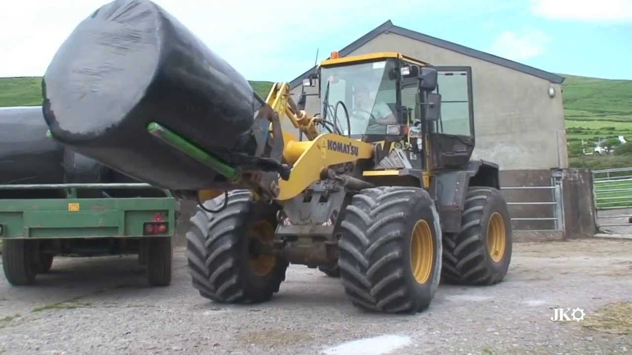 Silage 2012 KOMATSU WA 200 UNLOADING BALES