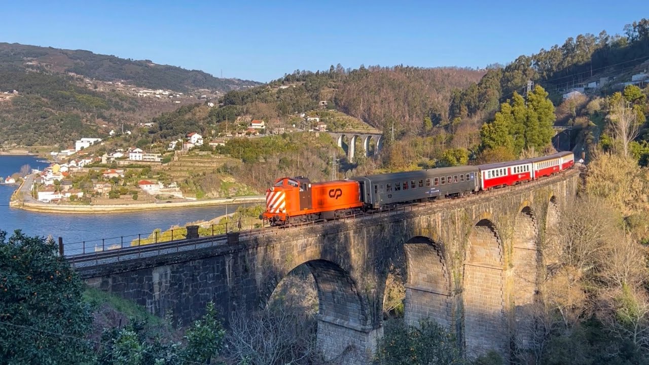 Comboios com EE 1400 carruagens Sorefame e Schindler, UTD 592 e UDD 0450 - linha do Douro