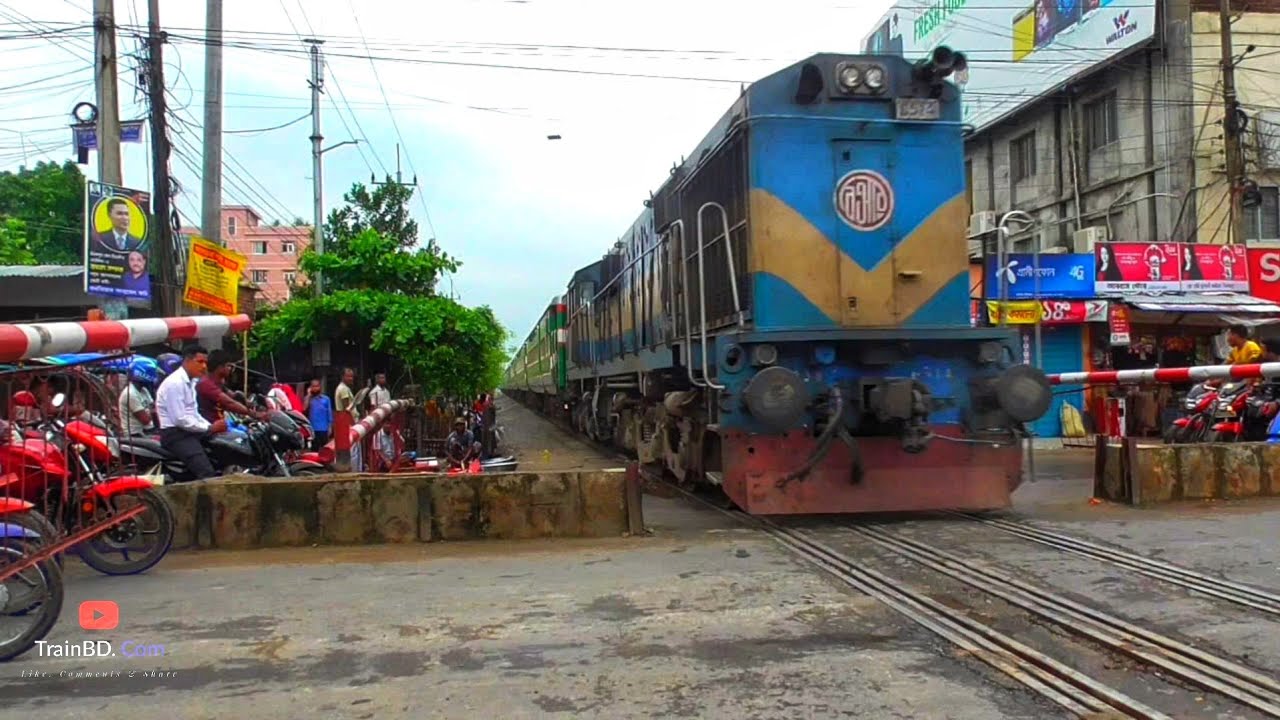 Dangerous ⚠️ rail gate in Bangladesh || 793 up 