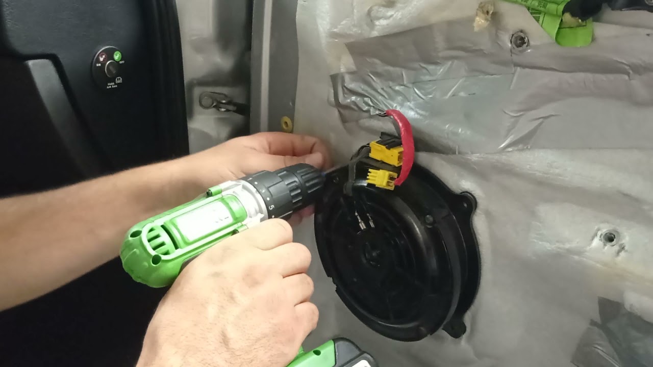 Sostituzione tirante porta anteriore Alfa Romeo 147 e GT