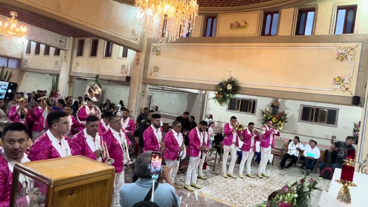 Banda yurirense  en vivo en el Organal San Juan del Río Querétaro