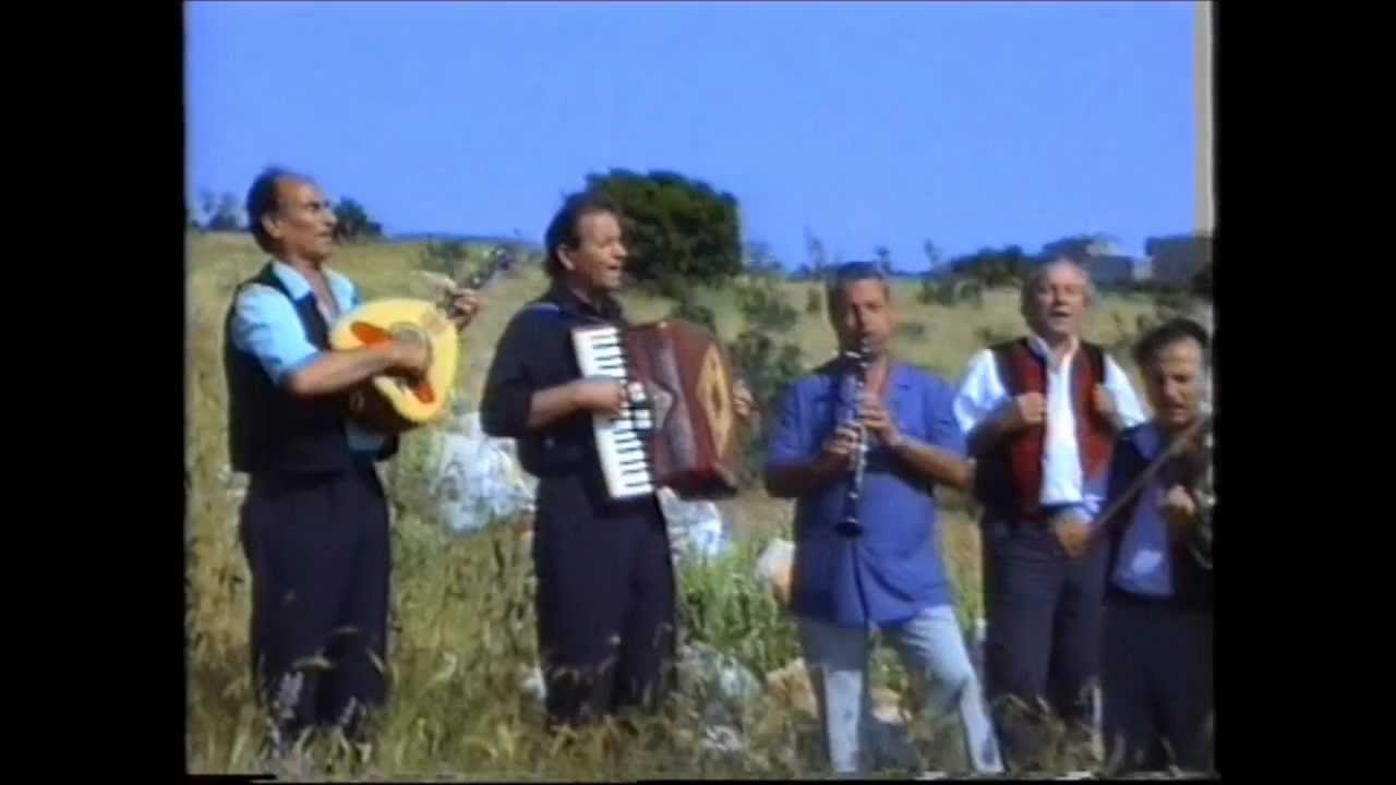 ΕΝΑΣ ΠΑΣΑΣ ΔΙΑΒΑΙΝΕΙ-ΣΠ. ΑΝΑΣΤΑΣΙΟΥ ΚΑΙ ΠΑΡΕΑ (ΓΡΙΖΑΝΟ)