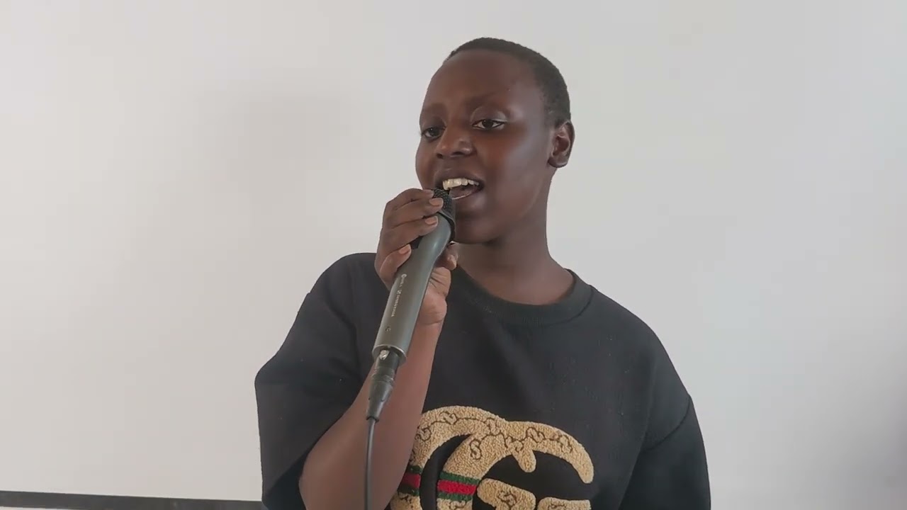 #SCOOLTALENTSHOW: BENITHA UMWANA IMANA YAHAYE UGUGISHA ATARAVUKA SHA UMVA IJWI RITANGAJE!!!!!!