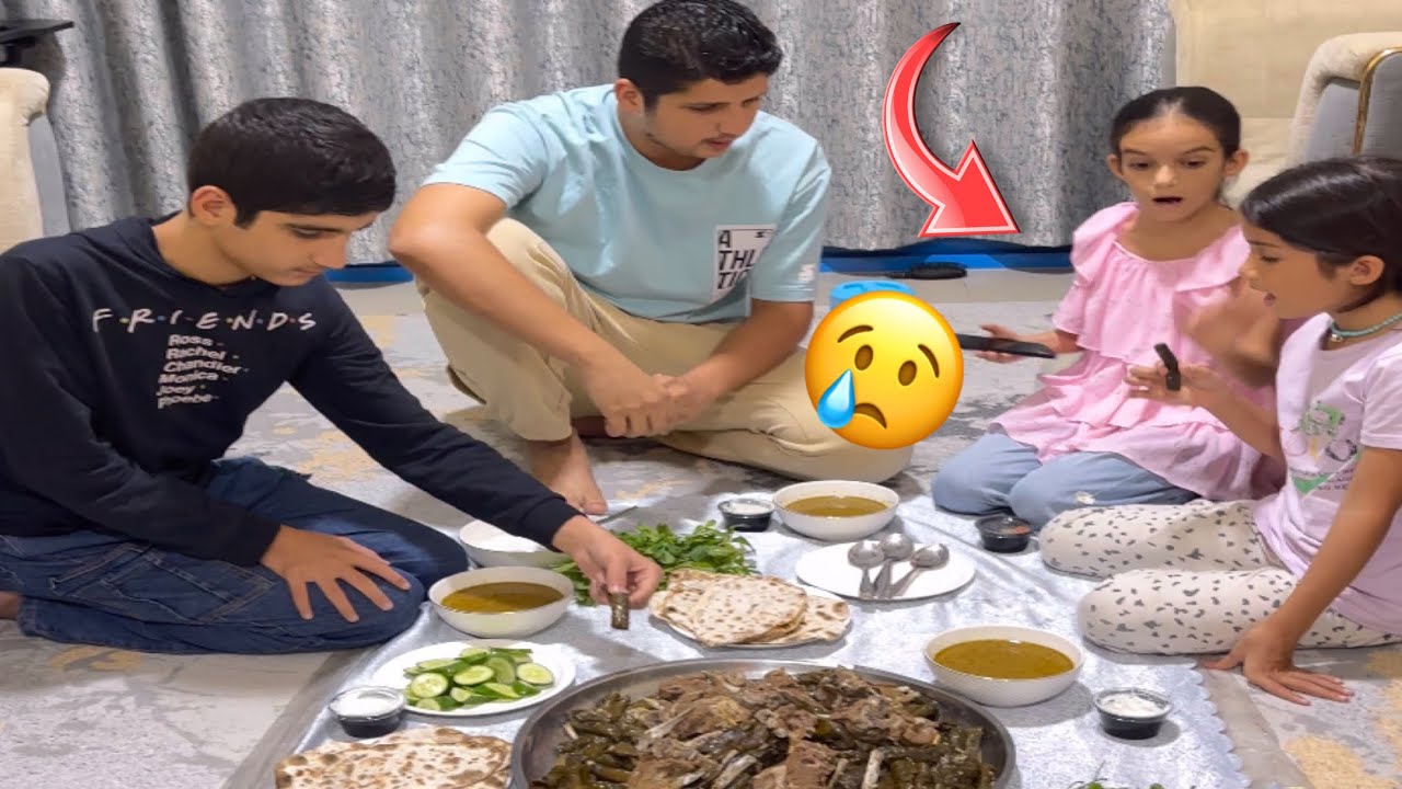 بنت غنية منعت الطفله الفقيرة من اكل الخاروف المحشي😭!