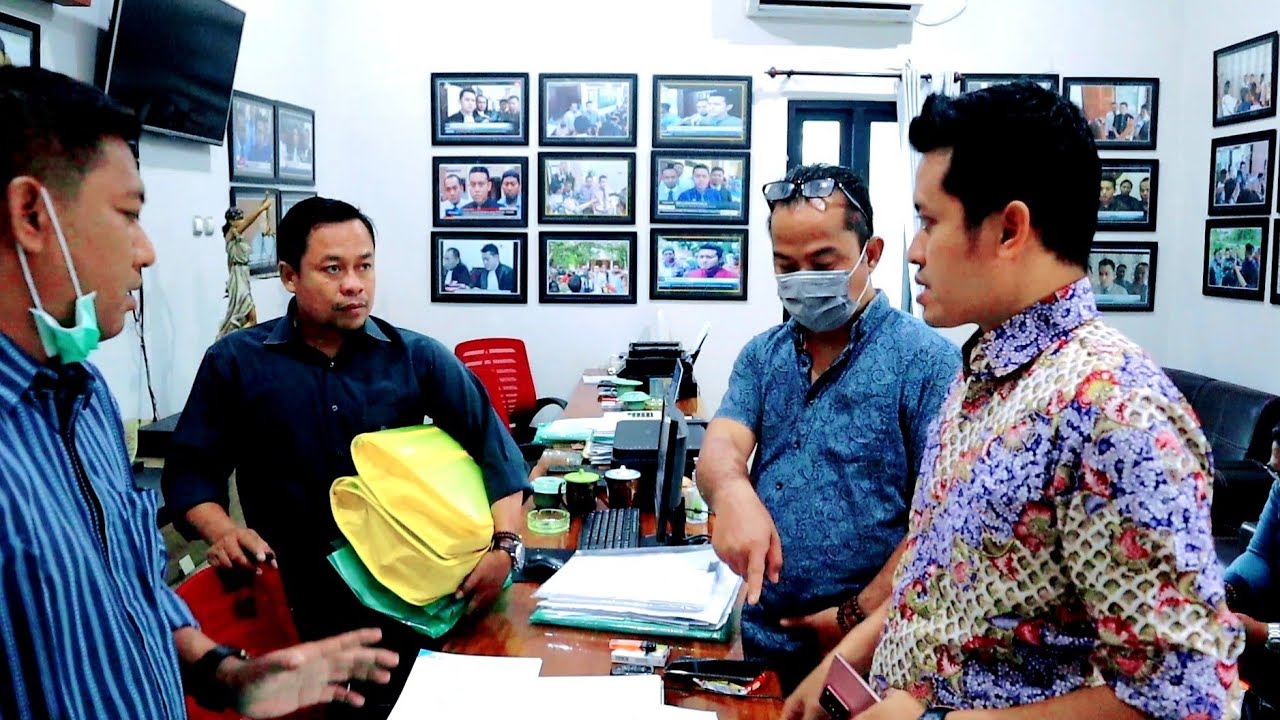 BEGINILAH RIBETNYA PENGACARA NDESO SEBELUM BERANGKAT SIDANG