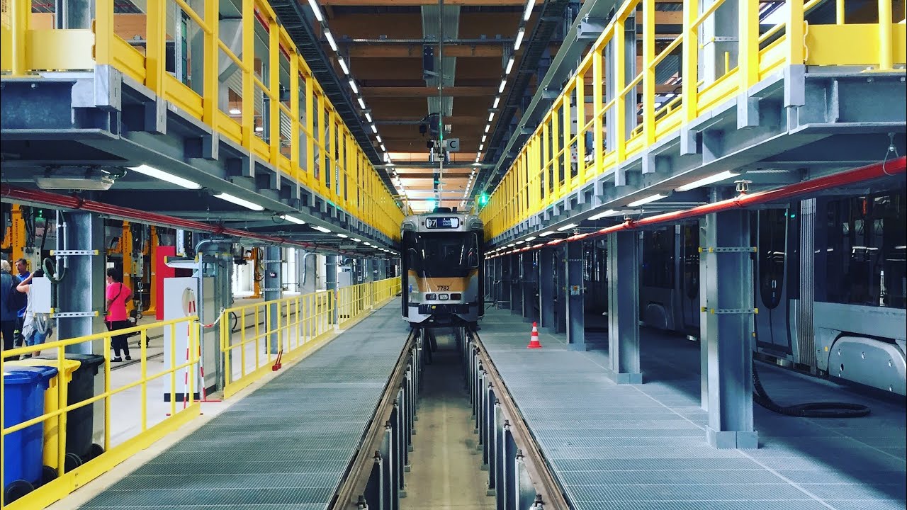 STIB/MIVB -🚊- INSIDE THE MARCONI TRAMWAY DEPOT / A MARCONI KOCSISZINBE / DANS LE DÉPÔT MARCONI