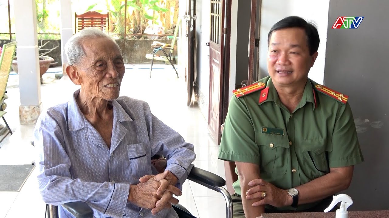 Công an tỉnh An Giang thăm, chúc Tết các đồng chí nguyên lãnh đạo Công an qua các thời kỳ