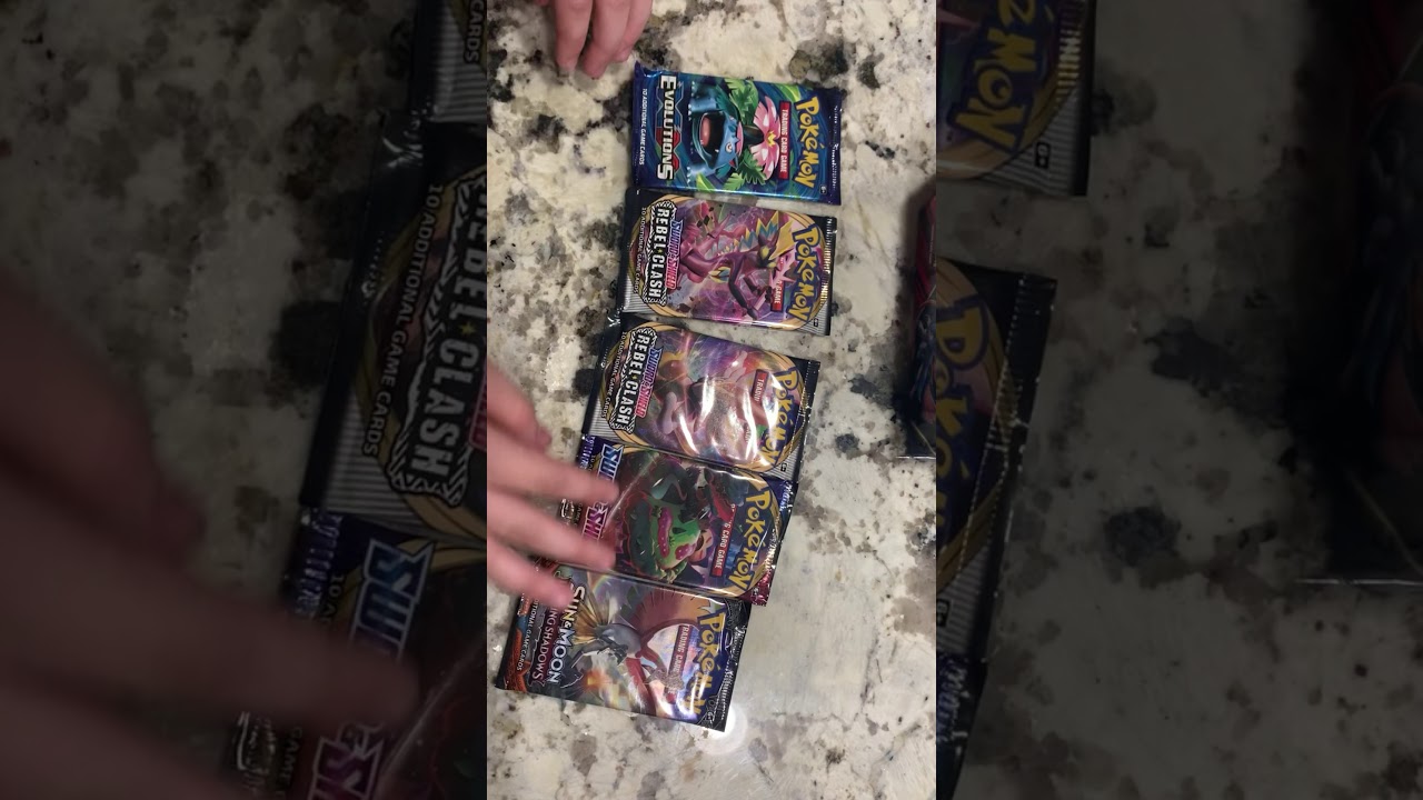 Opening a ZamazentaV tin