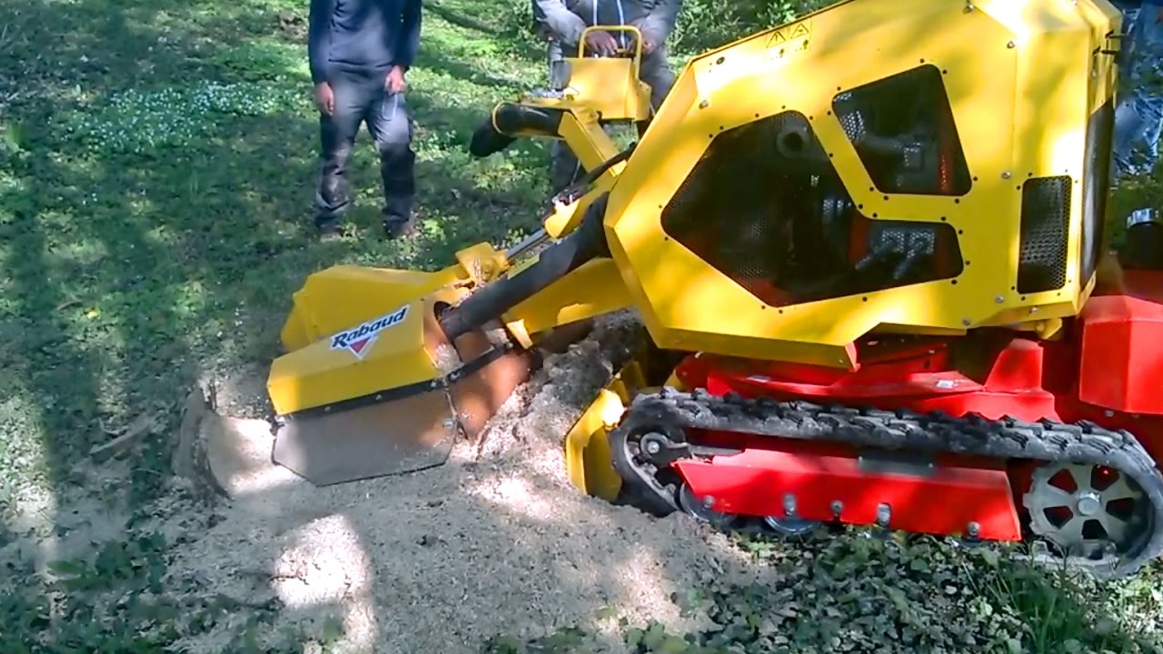 RABAUD : Démo d'une rogneuse de souches sur chenilles