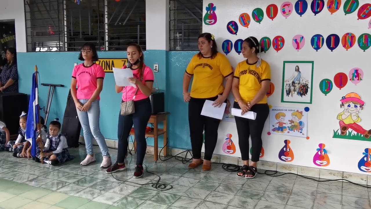 Parvularia celebrando dia de la hispanidad 2 acto civico Vicentino
