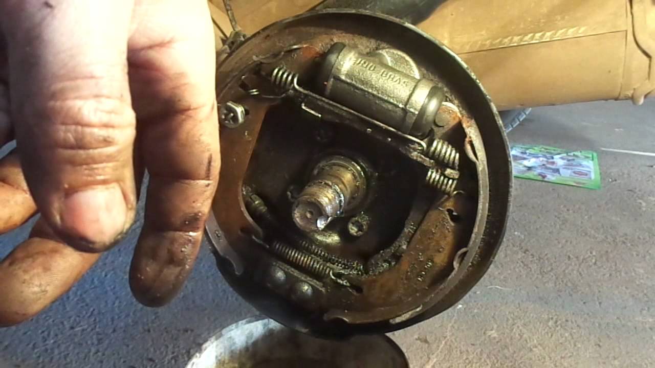 Troca Cilindro de Roda Traseiro esquerdo do Peugeot 207 e Dicas