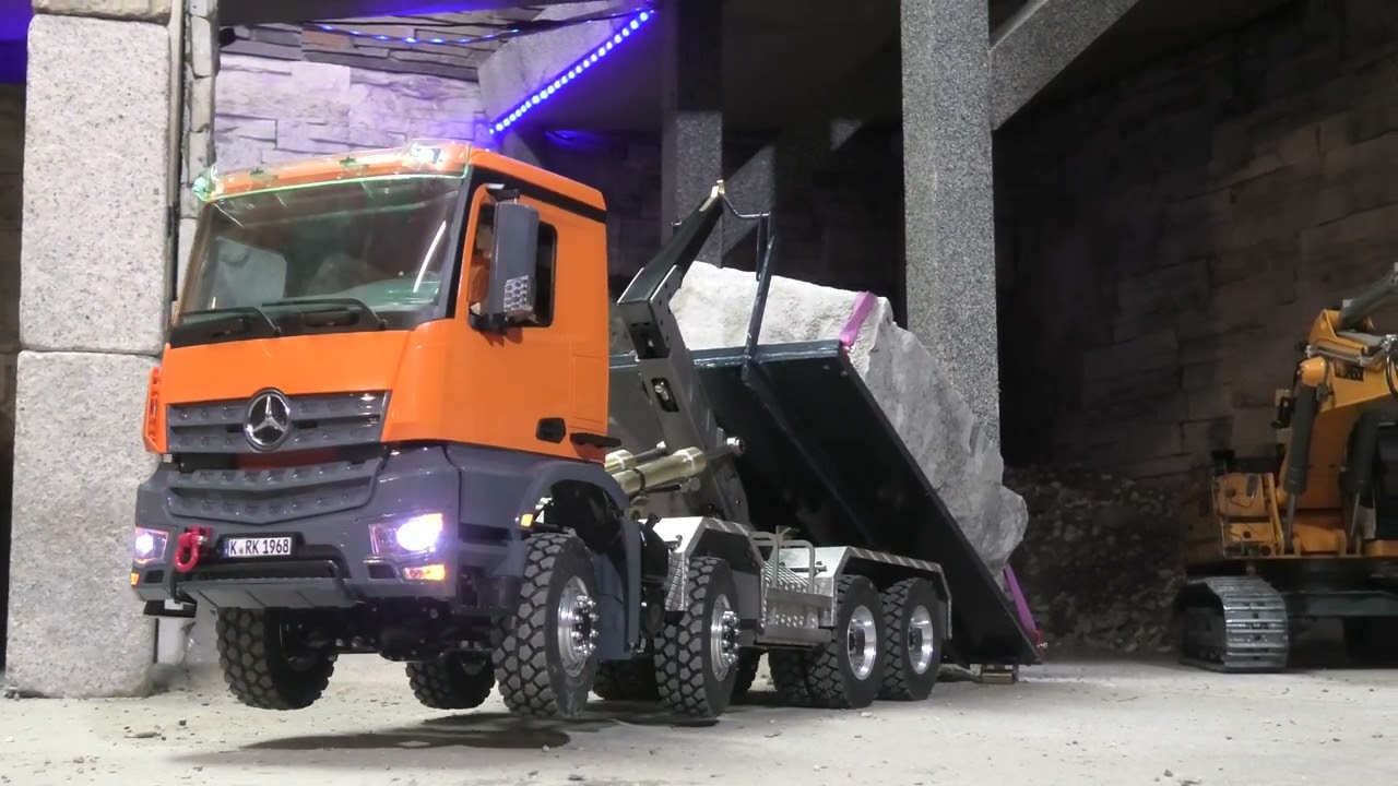 Mercedes Arocs 8x8 läd 50t Granit  / Starker RC Absetzkipper / Mega RC