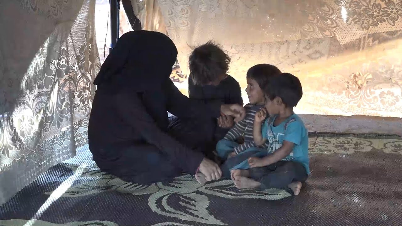 في يومهن العالمي أرامل مهجرات يصارعن قساوة العيش في مخيمات ادلب