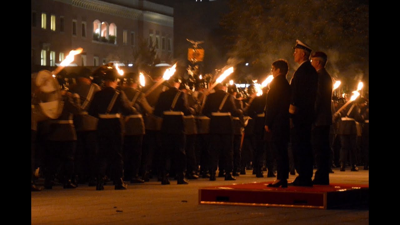 Anchors aweigh - Gro&szlig;er Zapfenstreich Admiral Nielson