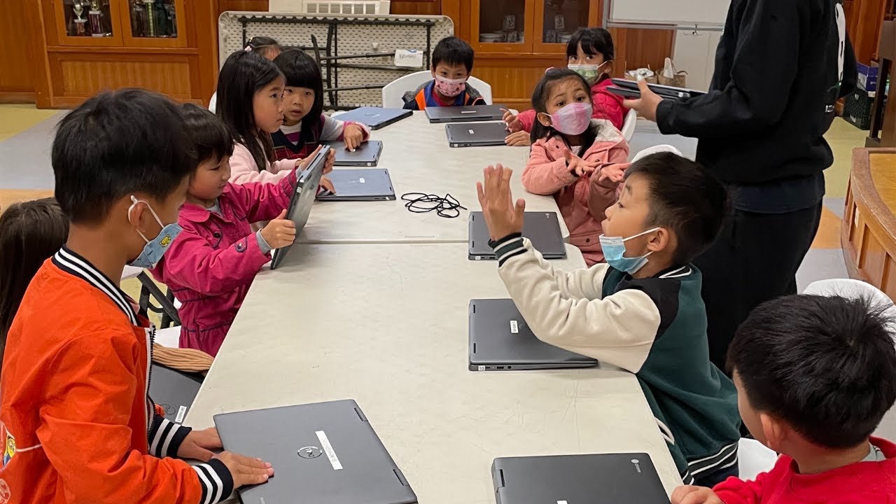 (Re)building a Computer Lab in Chinatown with Cameron House