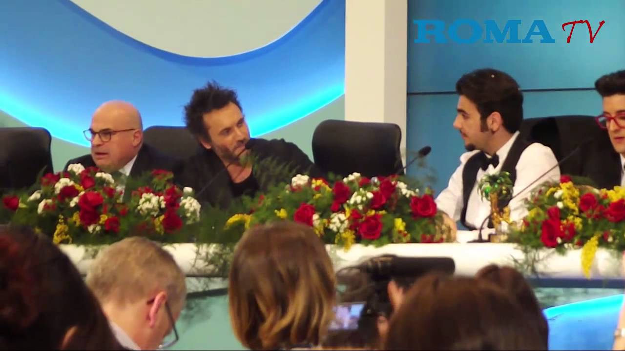 Sanremo 2015, conferenza finale dei vincitori tra applausi e qualche fischio