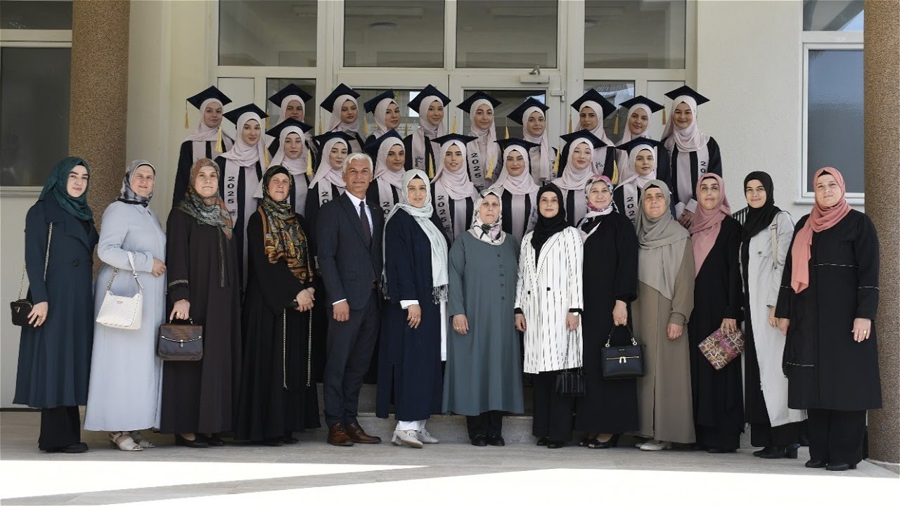 Ceremonia e përcjelljes së maturanteve të SHMI Medreseja 