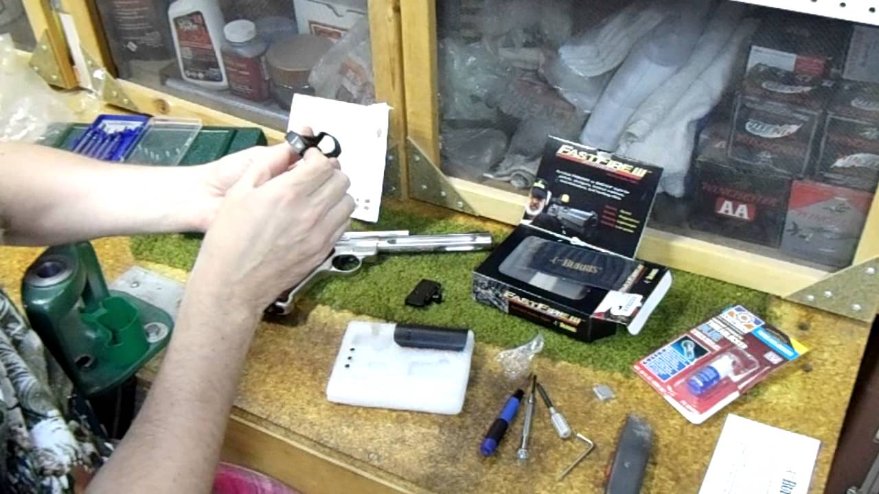 Mount a Burris FastFire III reflex sight on Ruger MkIII Hunter pistol