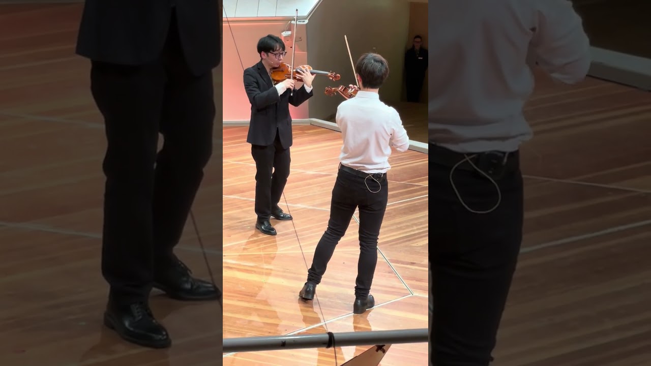 TwoSetViolin - Navarra - World Tour 2023 Berlin - with flying bra