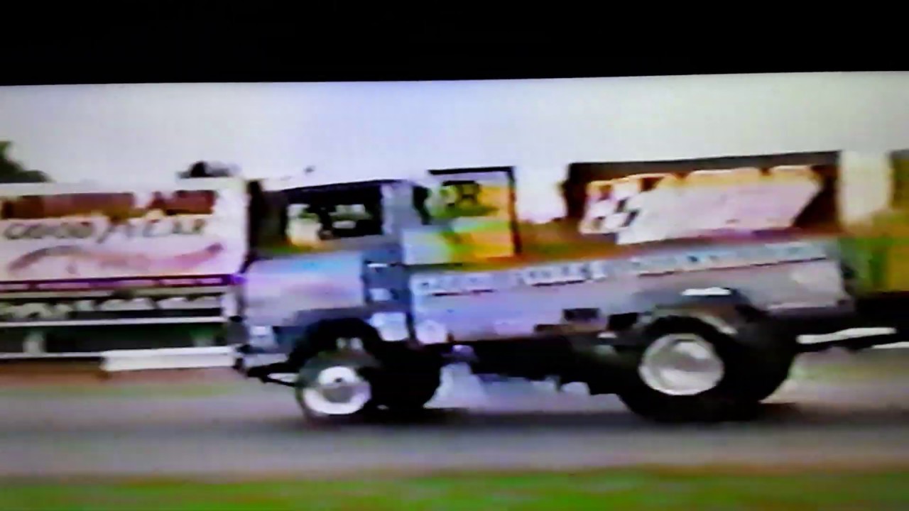 LITTLE RED WAGON  vs  CHUCK WAGON