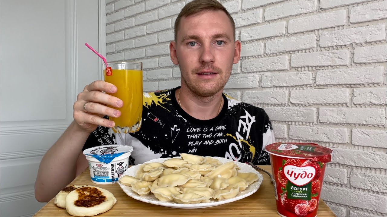 МУКБАНГ ВАРЕНИКИ С ТВОРОГОМ СЫРНИКИ ЙОГУРТ СМЕТАНА ответы на вопросы MUKBANG DUMPLINGS WITH COTTAGE