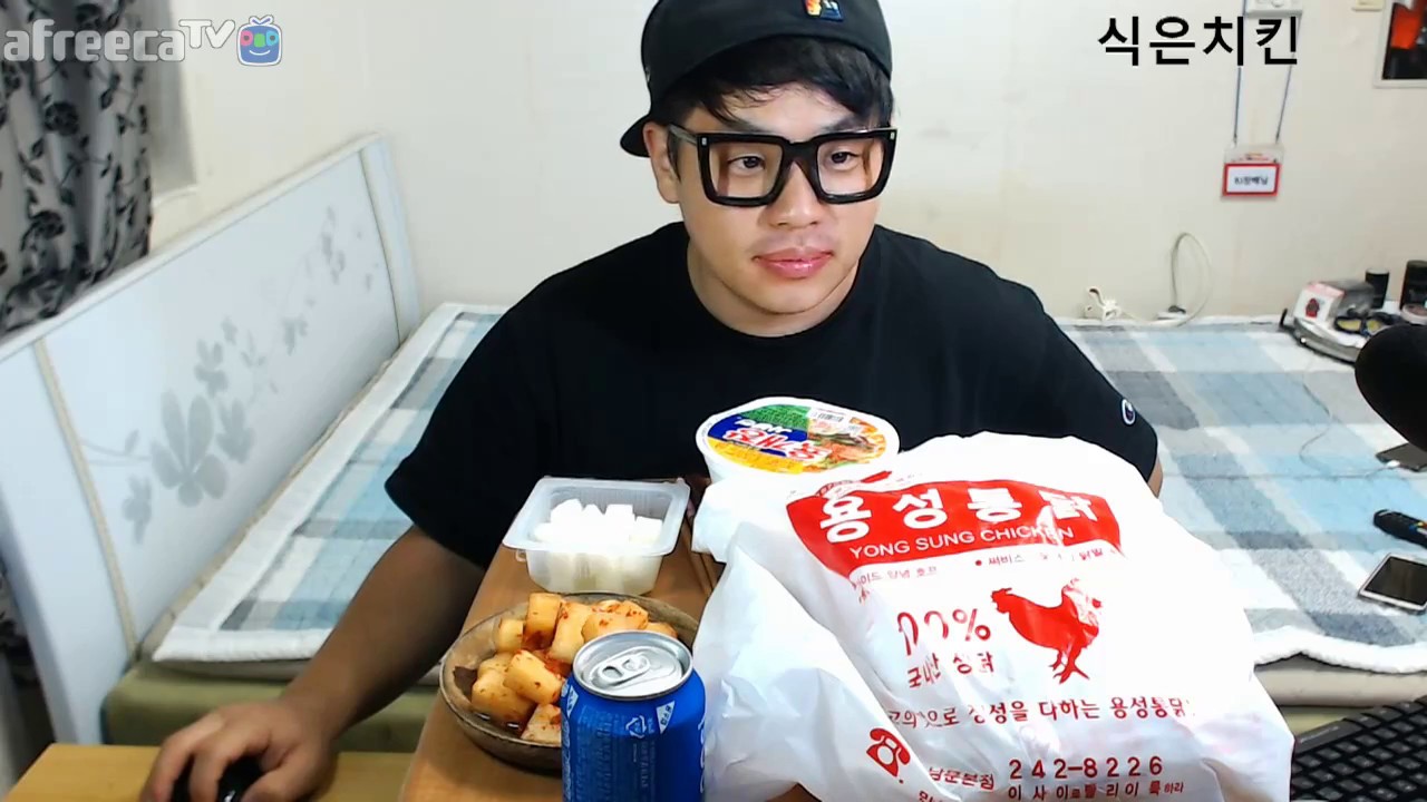 먹방 창배tv 일부러식혀 치킨을 먹어보았다. 식은치킨의 맛을 아시나요? mukbang eating show