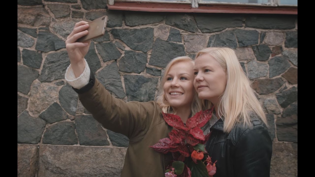 Connected Moments (Hetki&auml; netiss&auml;)