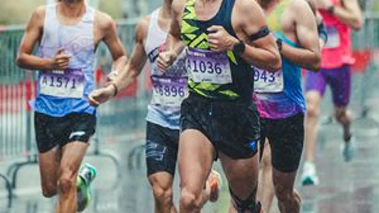 Vlog. 最后一公里｜上海10K精英赛2024 #马拉松比赛 #上海10公里精英赛 #跑步 #马拉松 #突破自我