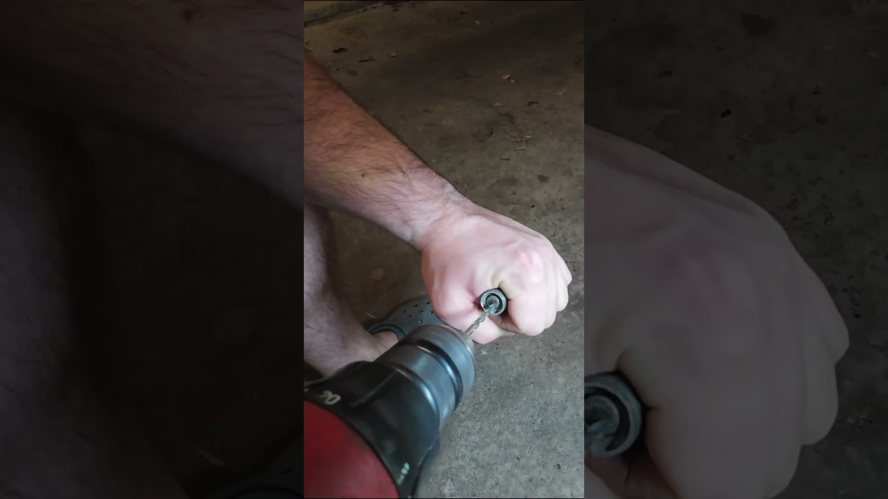How to Remove a Stuck Flashlight Battery in 25 Seconds