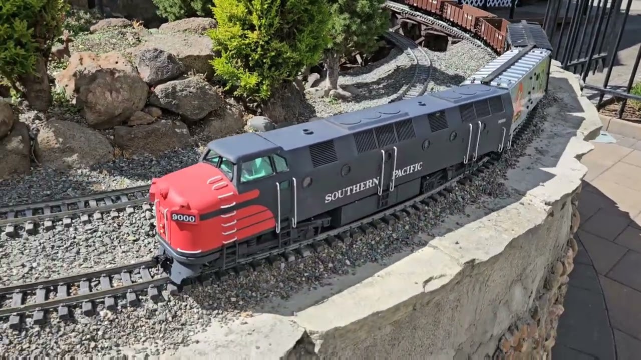 Running trains at BAGRS Annual Potluck 20 Sept. 2025 in San Leandro, CA