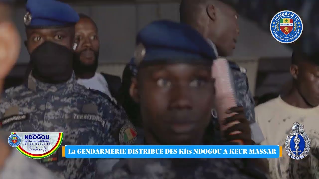 La gendarmerie distribue des kits de Ndogou a keur Massar avec la compagnie du commandant TINE