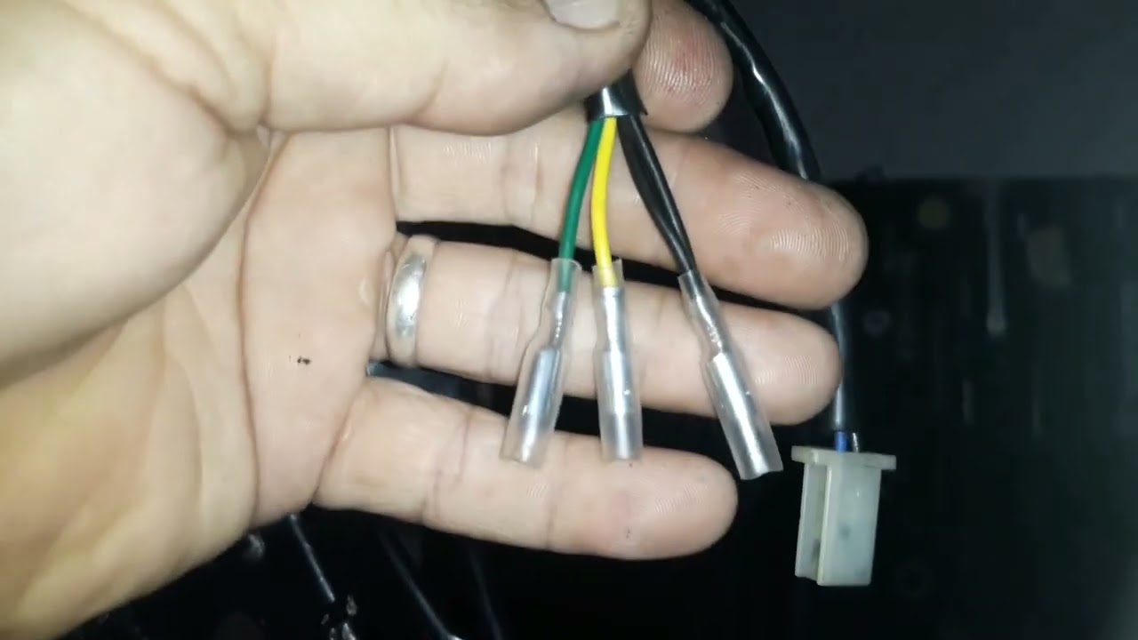 Reparação no conector do farol da CRYPTON T 115 2011 YAMAHA