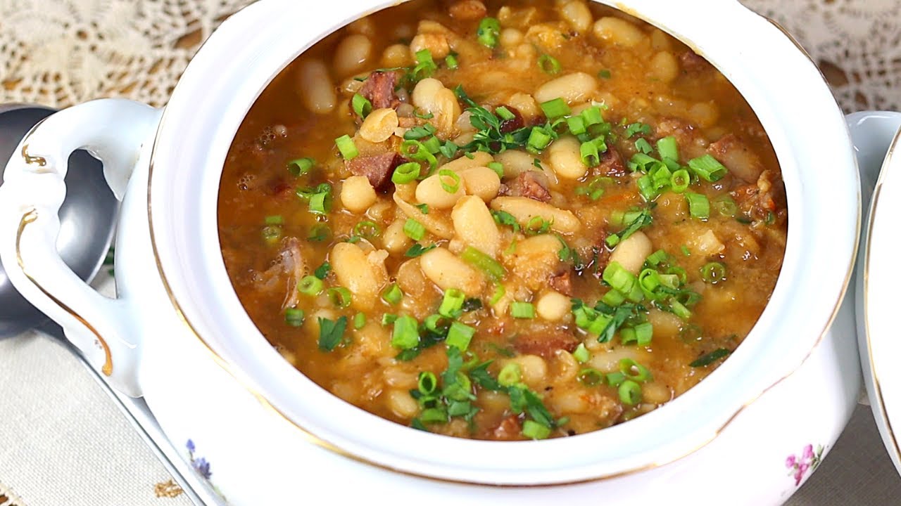 FEIJÃO BRANCO COM COSTELA DE PORCO, CALABRESA E BACON