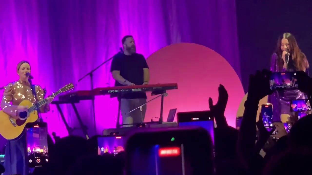 M2M - Mirror, Mirror Live @ Zepp New Taipei, Taiwan 11.24.2025