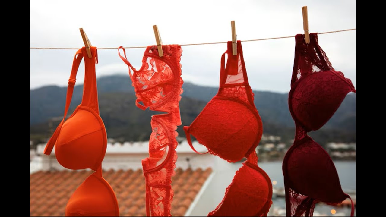 Sous la dentelle rouge , composition érotique Joël