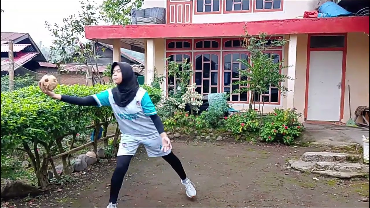 Tugas Video Mata Kuliah Sepak Takraw (sepak kura) | Silvina Chairani (25086099)