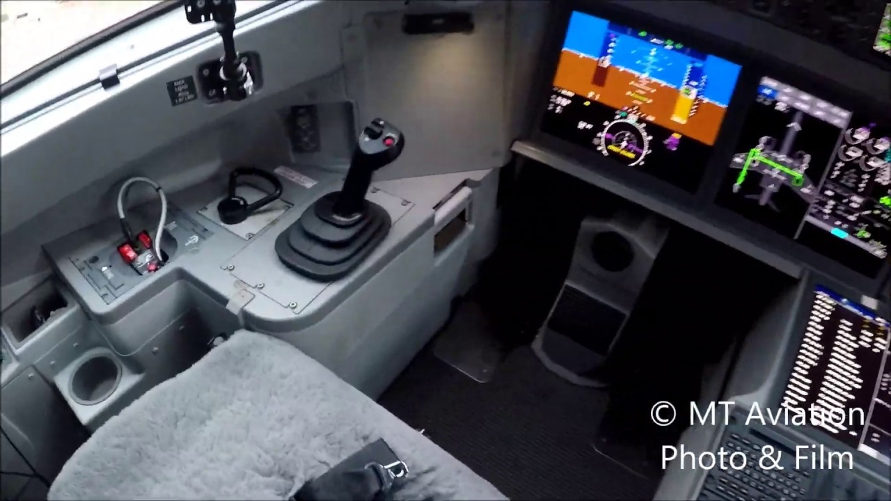 A220-100/CS100 cockpit tour