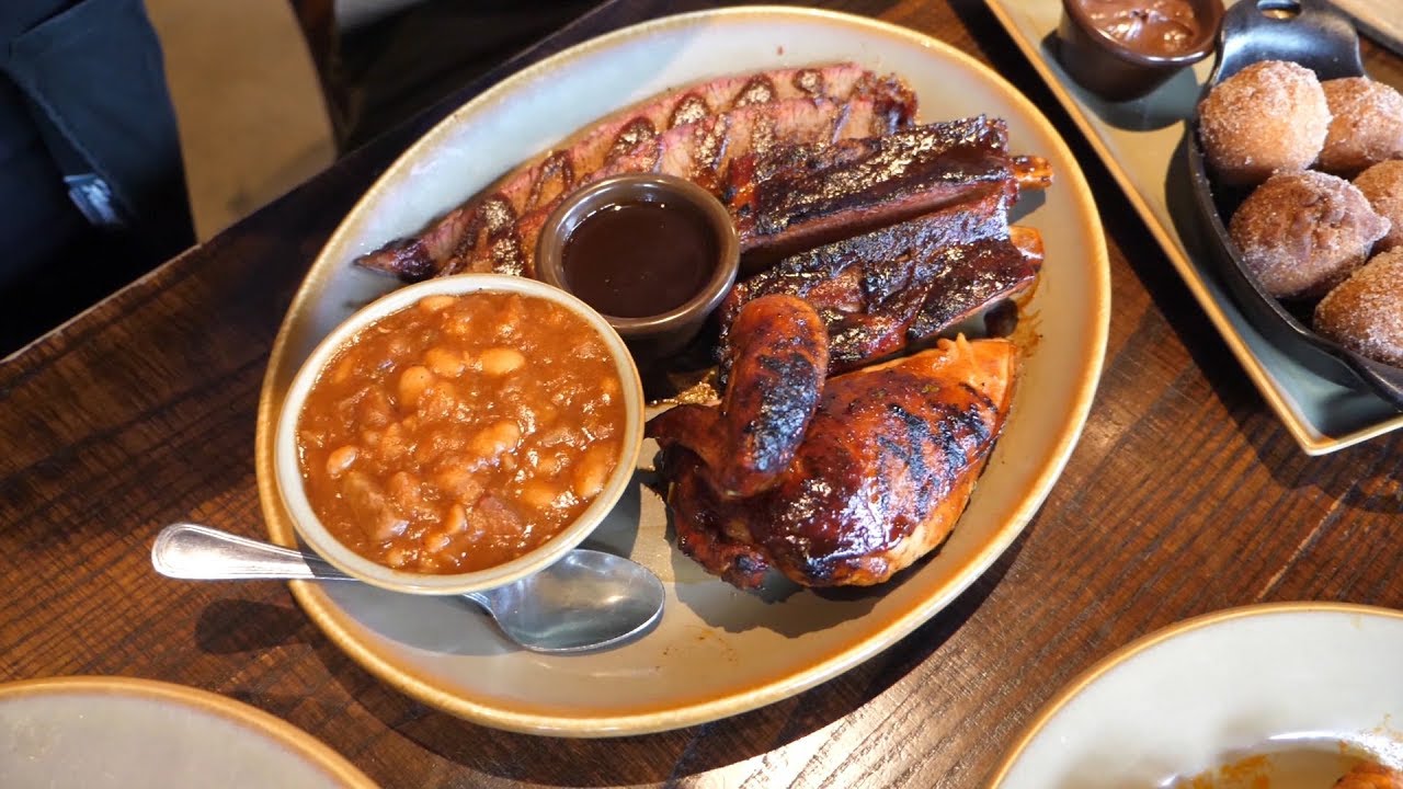 AWARD-WINNING BBQ IN KC! | Incredible Barbecue Tastes at Q39